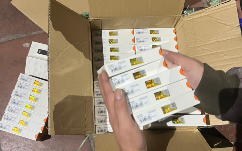 Một thùng hàng thuốc lá điện tử bị thu giữ Một thùng hàng thuốc lá điện tử bị thu giữ