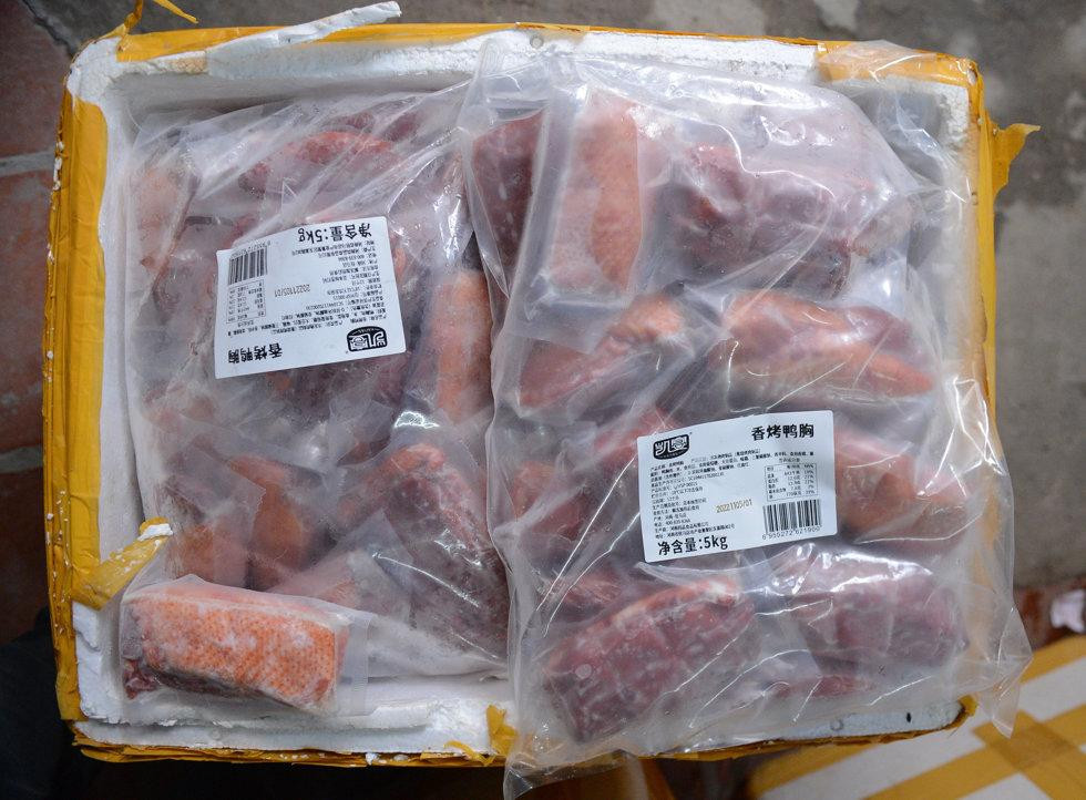 Hơn 1 tấn ức vịt đông lạnh, 180kg cánh gà đông lạnh bị cơ quan chức năng phát hiện, thu giữ