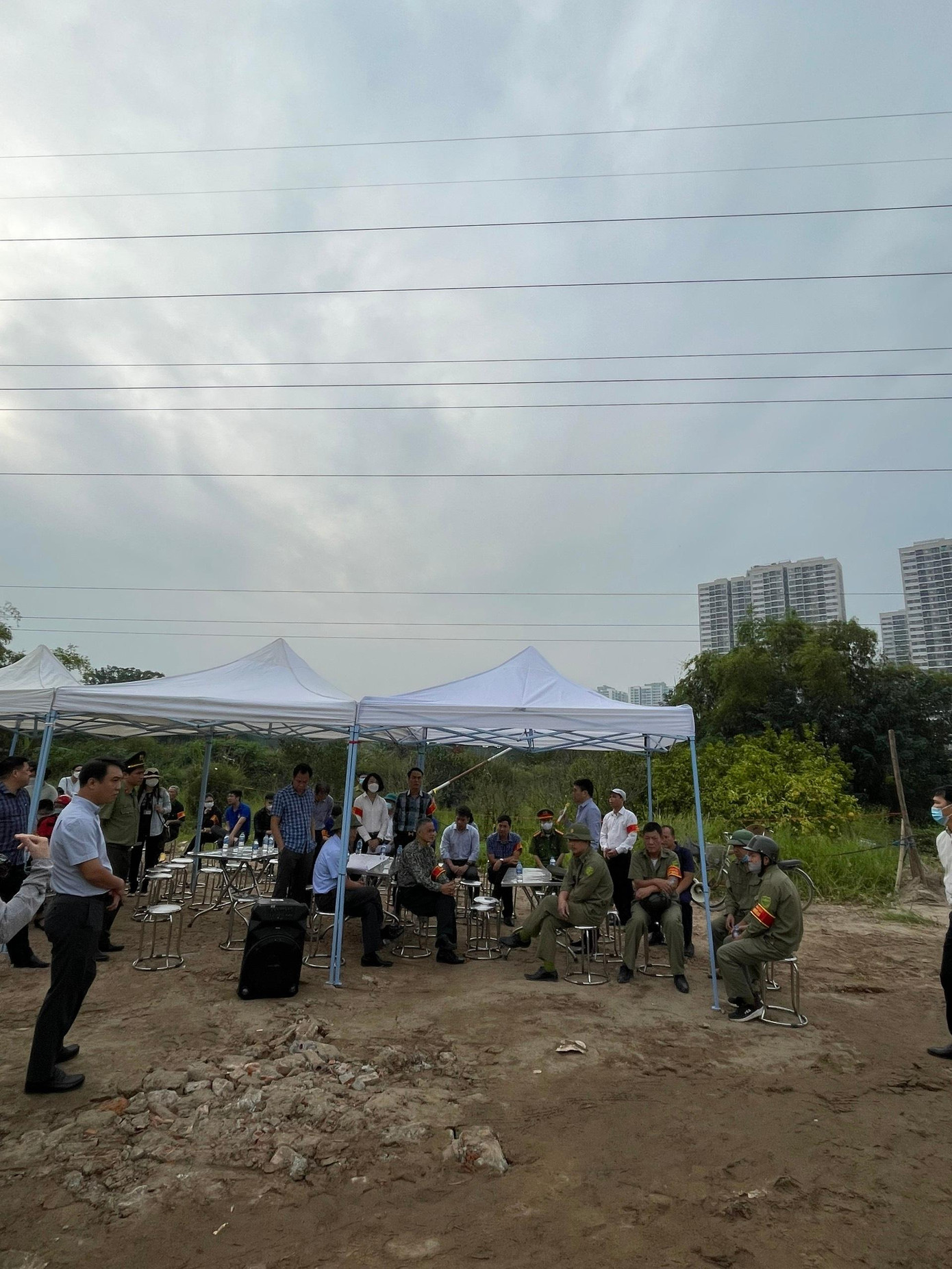 Theo Ban Quản lý dự án quận Nam Từ Liêm, ngay trong buổi sáng nay, cơ quan chức năng đã hoàn thành cưỡng chế đối với 6 hộ dân nói trên, quá trình cưỡng chế không gặp sự cản trở, gây khó khăn nào từ phía người dân.