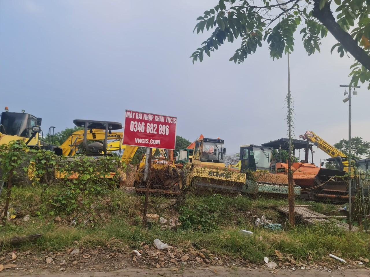 Bãi xe nằm ngay trên mặt đường Vành đai 3, thuộc tổ 13, 14 Yên Sở