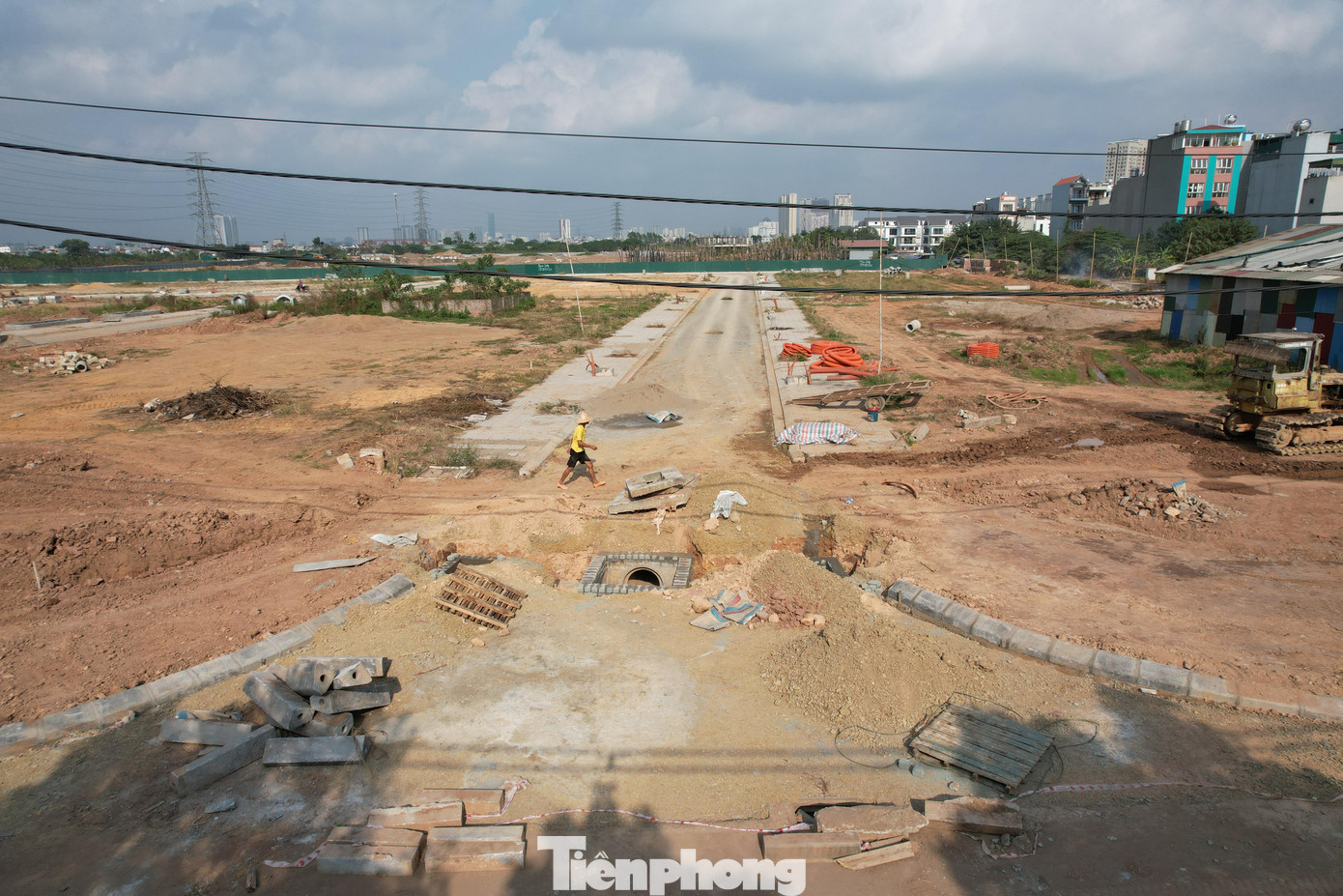 Phó Chủ tịch UBND TP Hà Nội yêu cầu Văn phòng UBND TP theo dõi và báo cáo tiến độ kịp thời, cố gắng đến quý II/2023 sẽ chính thức bàn giao dự án để đưa vào sử dụng.