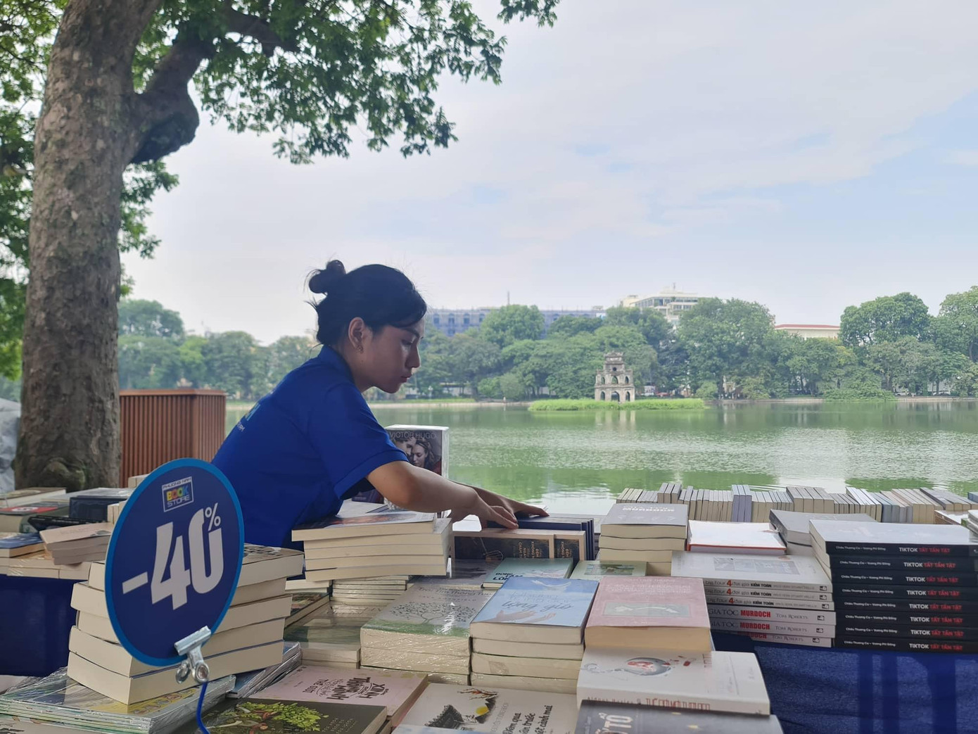 Hội sách Hà Nội năm 2022 diễn ra 3 ngày (từ ngày 7/10 - 9/10) tại khuôn viên Tượng đài Lý Thái Tổ, quận Hoàn Kiếm, Hà Nội. Hội sách Hà Nội năm 2022 diễn ra 3 ngày (từ ngày 7/10 - 9/10) tại khuôn viên Tượng đài Lý Thái Tổ, quận Hoàn Kiếm, Hà Nội.