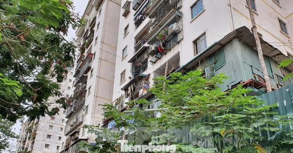 Một khu tái định cư tại quận Hoàng Mai xuống cấp nhiều năm không được sửa chữa