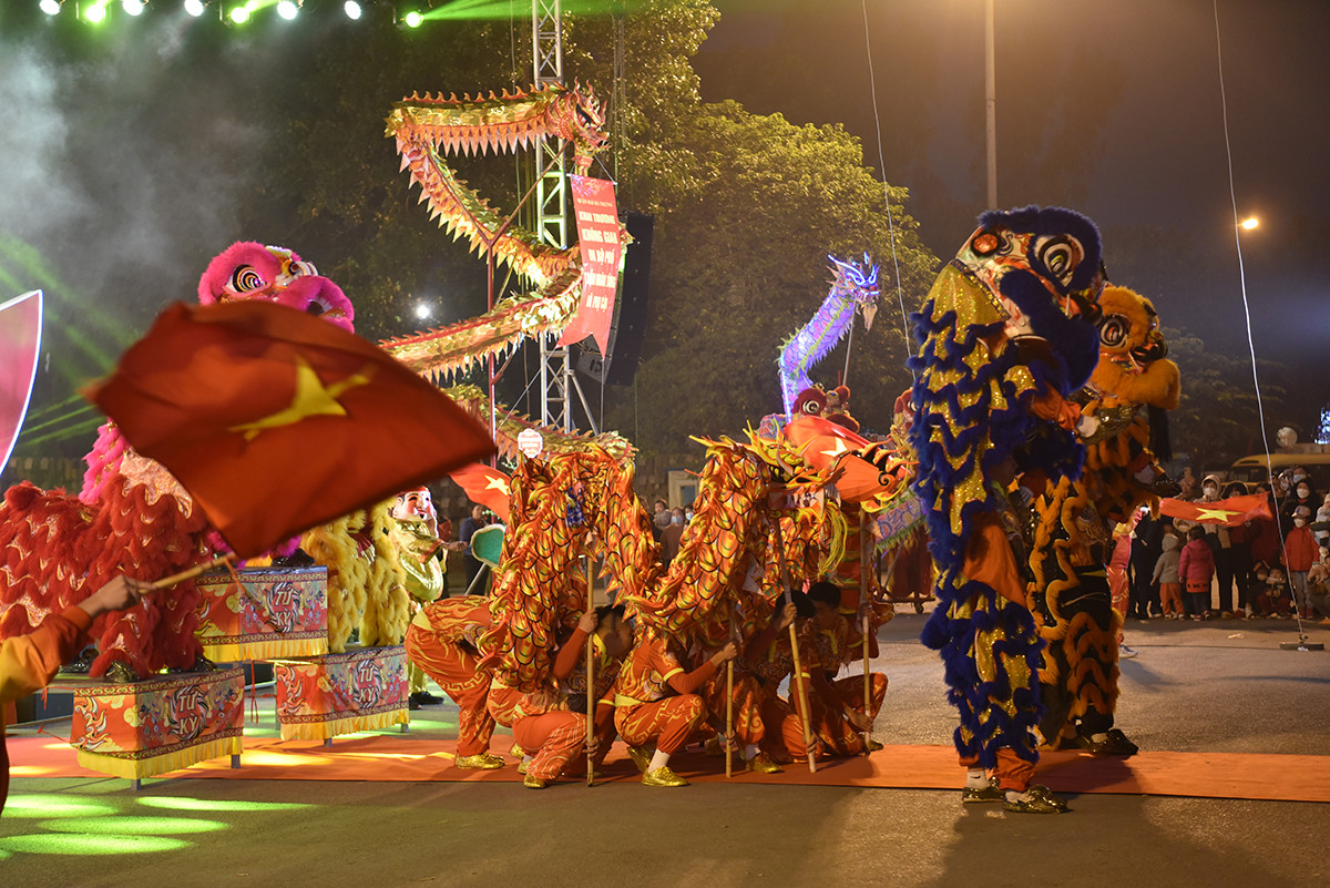 Chương trình văn nghệ chào mừng khai trương phố đi bộ tại quận Hai Bà Trưng