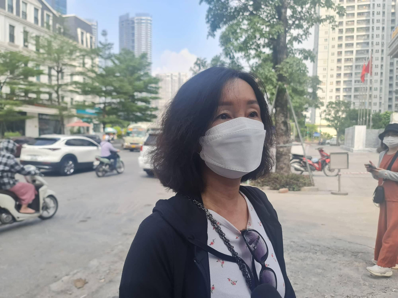 Bà Kiều Thu Hà, khách hàng dự án trao đổi với PV Tiền Phong Bà Kiều Thu Hà, khách hàng dự án trao đổi với PV Tiền Phong