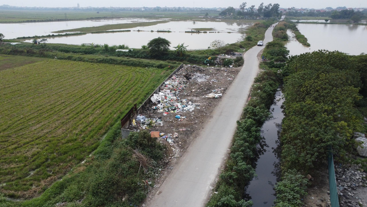 Lãnh đạo xã Bích Hòa cho biết, xã đã yêu cầu lực lượng công an, dân phòng xã kiểm tra liên tục để không phát sinh đổ trộm rác thải tại đây Lãnh đạo xã Bích Hòa cho biết, xã đã yêu cầu lực lượng công an, dân phòng xã kiểm tra liên tục để không phát sinh đổ trộm rác thải tại đây