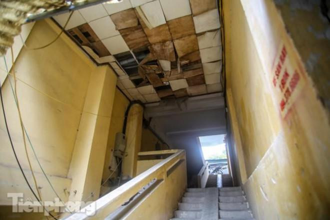 Chung cư nguy hiểm cấp D tại 51 Huỳnh Thúc Kháng, quận Đống Đa vẫn chưa thể xây dựng lại. Chung cư nguy hiểm cấp D tại 51 Huỳnh Thúc Kháng, quận Đống Đa vẫn chưa thể xây dựng lại.