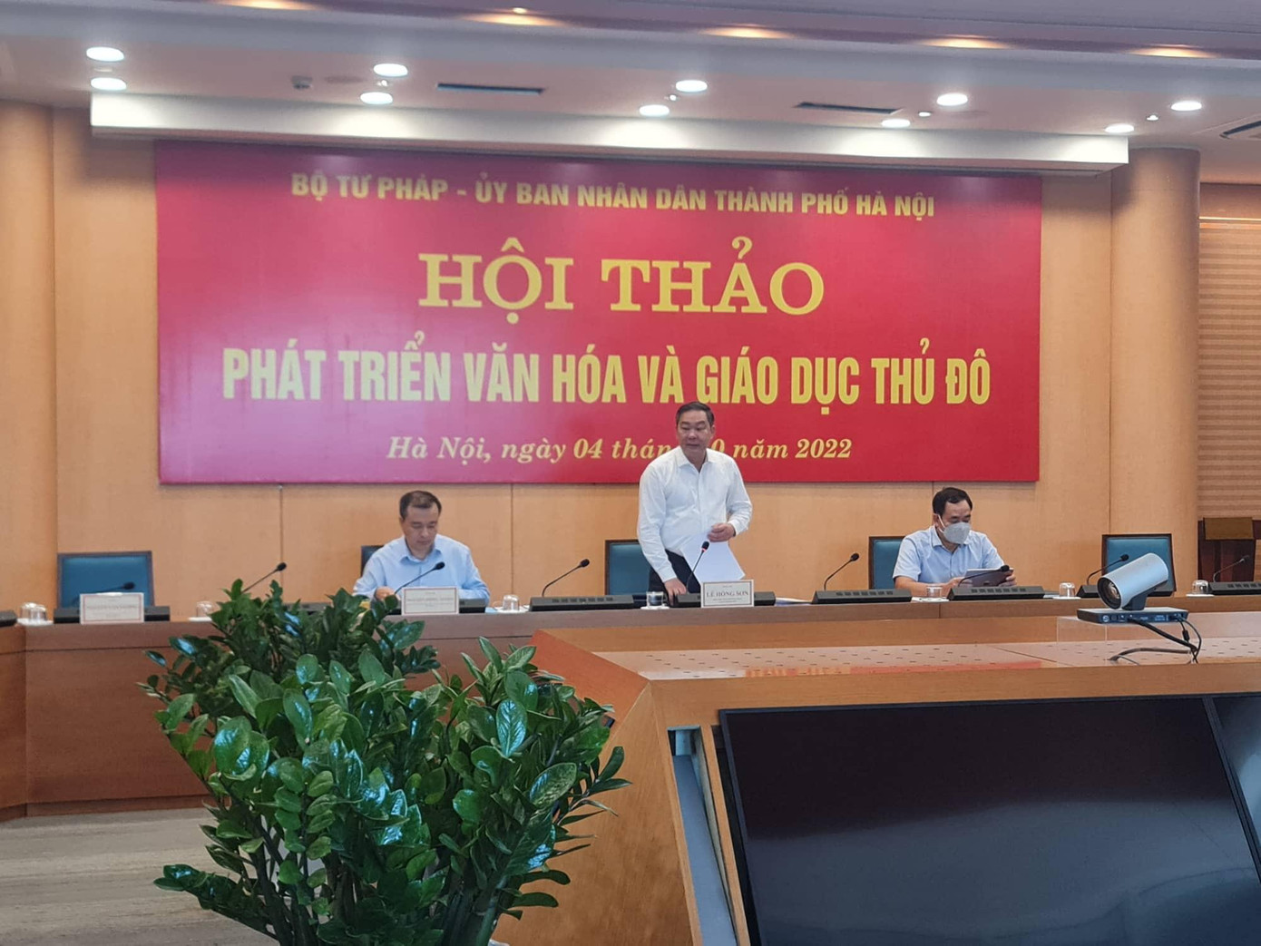 Phó Chủ tịch Thường trực UBND TP Hà Nội Lê Hồng Sơn phát biểu tại Hội thảo Phó Chủ tịch Thường trực UBND TP Hà Nội Lê Hồng Sơn phát biểu tại Hội thảo