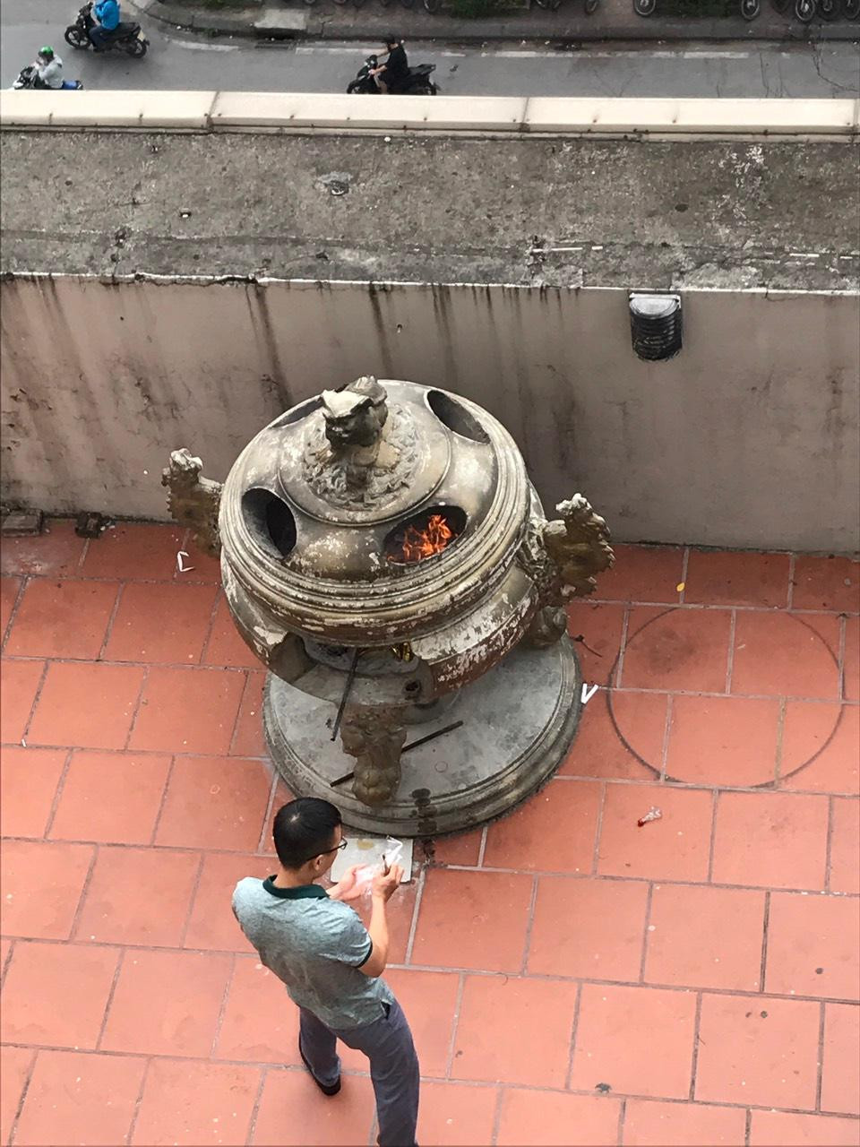 Được biết, trong suốt những năm qua, Ban quản trị Chung cư 102 Thái Thịnh liên tục có đơn yêu cầu cơ quan chức năng thực hiện triệt để việc đình chỉ vi phạm tại tầng M của tòa nhà.