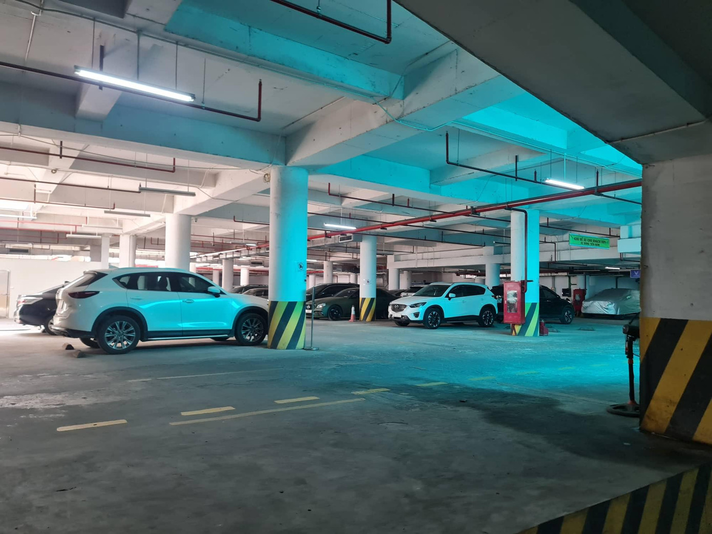 Luật sư Diệp Năng Bình - Trưởng văn phòng luật sư Tinh Thông Luật cho rằng, căn cứ Thông tư 63/2014 /TT-BGTVT (Khoản 5, Điều 56), Bãi đỗ xe ngầm Mễ Trì Hạ, quận Nam Từ Liêm đã bị đình chỉ nhưng không dừng hoạt động thì Uỷ ban TP Hà Nội chức năng kịp thời ngăn chặn hoạt động. Nếu để xảy ra cháy nổ thì Uỷ ban nhân dân TP Hà Nội chịu trách nhiệm.