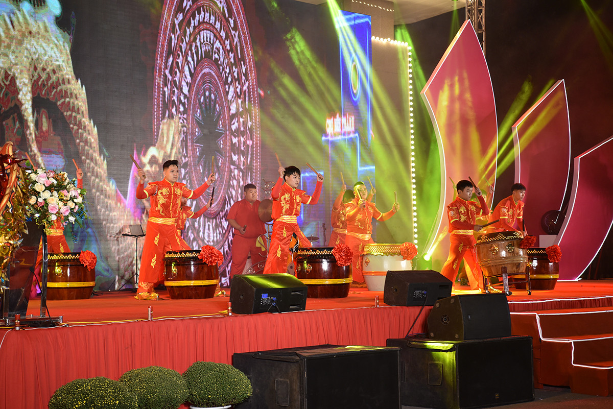 Chương trình nghệ thuật tại khai trương phố đi bộ.