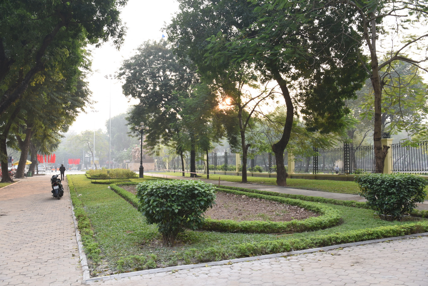 Khu vực hạ rào tại mặt đường Trần Nhân Tông.