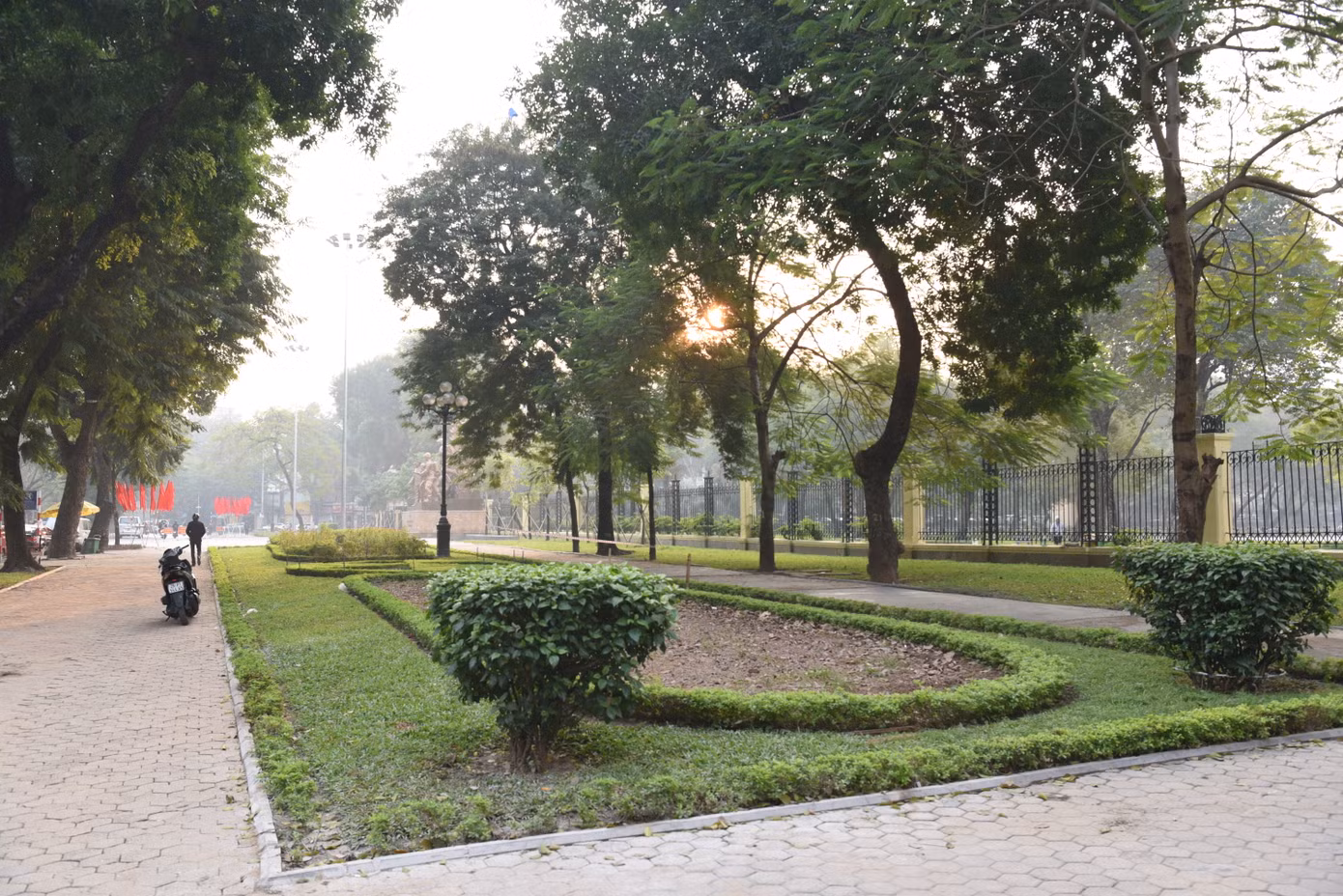 Khu vực hạ rào tại mặt đường Trần Nhân Tông.