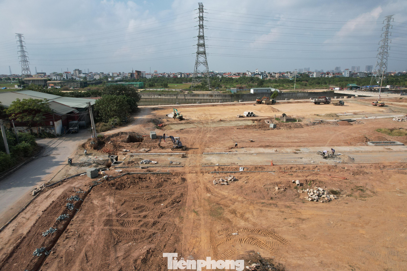 Mới đây, Phó Chủ tịch UBND TP Hà Nội Nguyễn Mạnh Quyền đã có buổi kiểm tra tiến độ dự án trạm bơm Yên Nghĩa. Ông Quyền yêu cầu quận Hà Đông tập trung hoàn thiện các phương án giải phóng mặt bằng và tổ chức tuyên truyền vận động người dân thực hiện theo đúng quy định. Đến hết năm 2022, quận Hà Đông cơ bản bàn giao mặt bằng sạch cho dự án. Đề cao trách nhiệm của người đứng đầu, dám làm và dám chịu trách nhiệm để đáp ứng yêu cầu mong muốn.