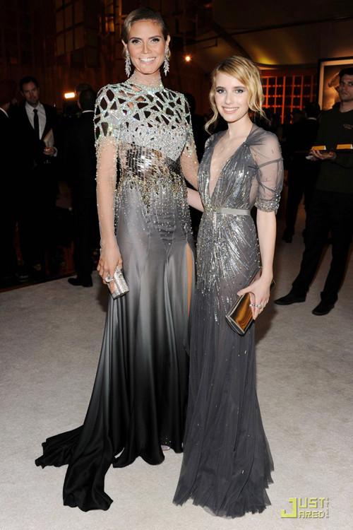 Heidi chụp ảnh cùng nữ diễn viên Emma Roberts