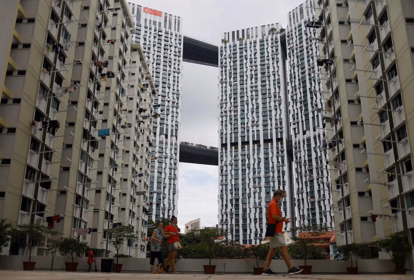 Hàng trăm căn hộ nhà ở xã hội tại Singapore đang được bán với giá hơn 1 triệu SGD. Hàng trăm căn hộ nhà ở xã hội tại Singapore đang được bán với giá hơn 1 triệu SGD.