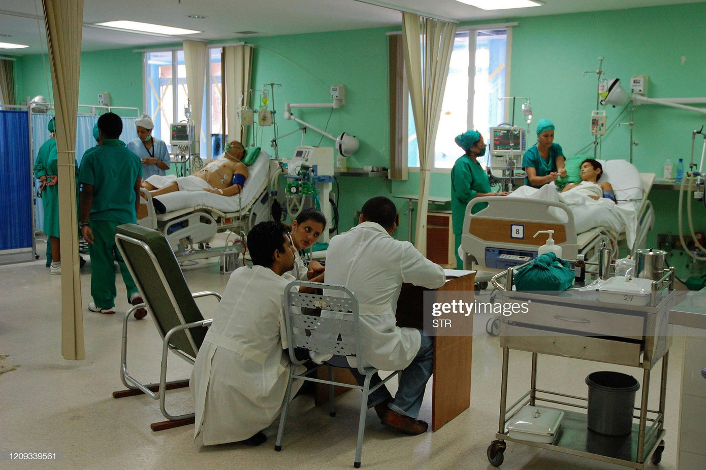 Những chương trình tiêm chủng toàn dân hay chăm sóc y tế phổ thông khác gần như xóa sổ các căn bệnh như bại liệt, rubella, lao phổi, thủy đậu,... ở Cuba (Ảnh: Gettyimages)