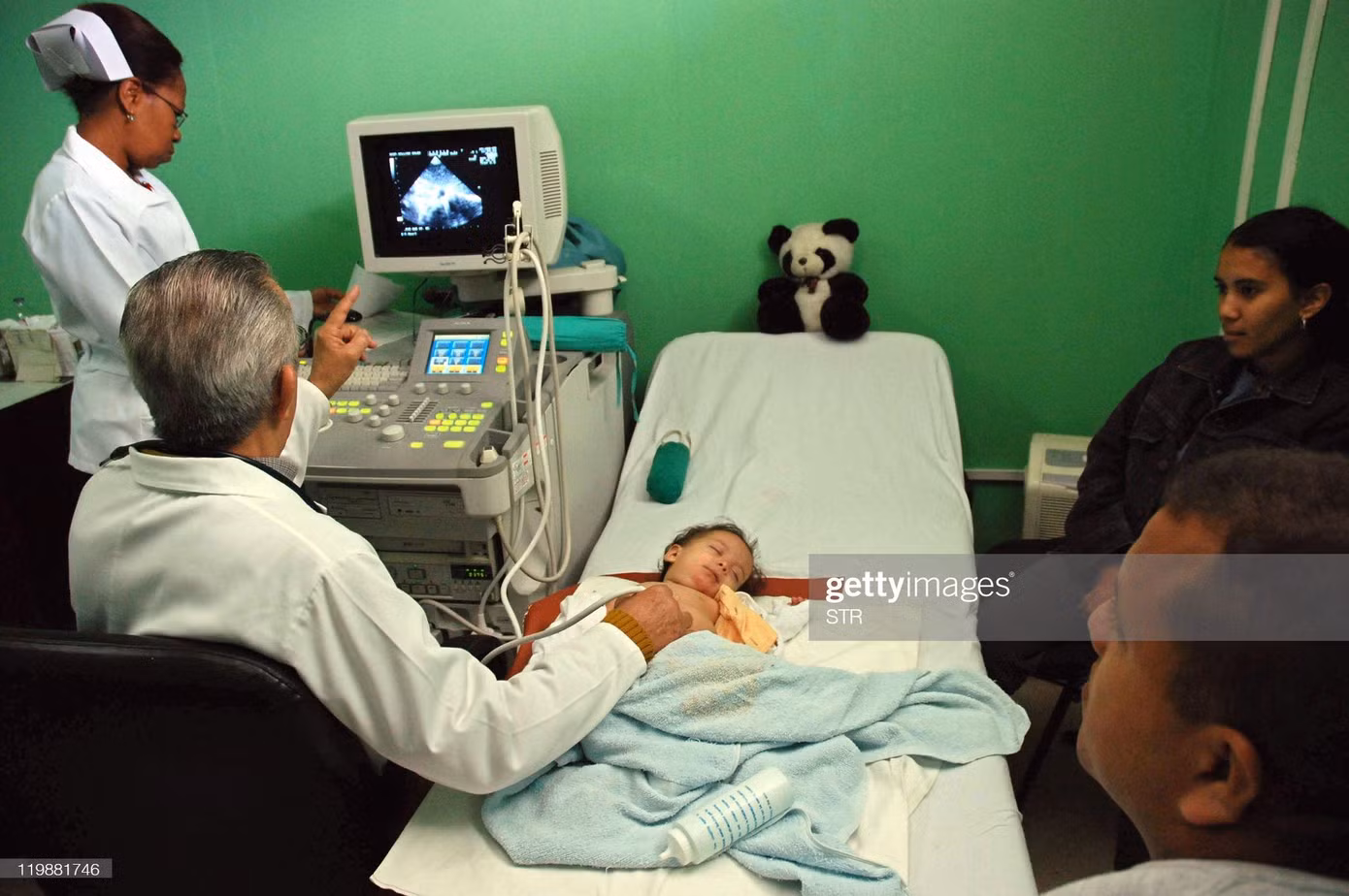 Cuba từng được WHO công nhận là đất nước sở hữu hệ thống y tế tốt nhất thế giới, kể cả trong việc điều trị những loại bệnh hiểm nghèo và khó chữa trị. (Ảnh: Gettyimages)