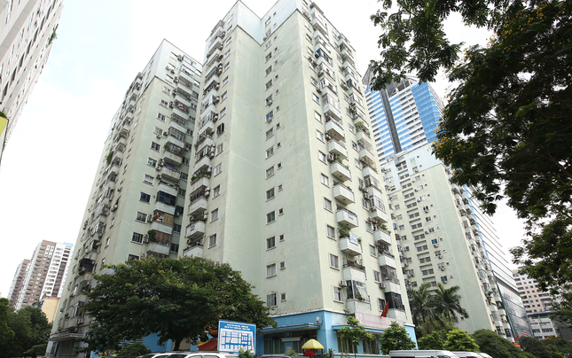 Giá nhà tăng quá cao và nhanh khiến khách hàng hoang mang rồi "bỏ chạy", làm khả năng thanh khoản của thị trường giảm mạnh. Giá nhà tăng quá cao và nhanh khiến khách hàng hoang mang rồi "bỏ chạy", làm khả năng thanh khoản của thị trường giảm mạnh.