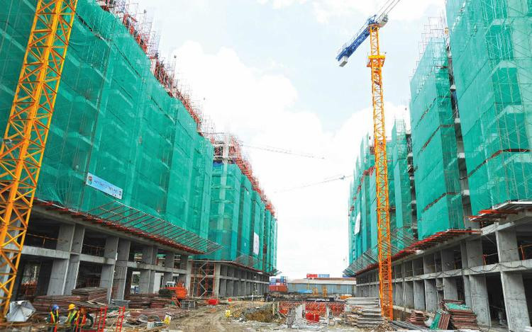 Có một số dự án nhà ở thuộc phân khúc bình dân tại Hà Nội hiện tại giá đã được đẩy lên chạm ngưỡng phân khúc trung cấp. (Ảnh minh họa) Có một số dự án nhà ở thuộc phân khúc bình dân tại Hà Nội hiện tại giá đã được đẩy lên chạm ngưỡng phân khúc trung cấp. (Ảnh minh họa)