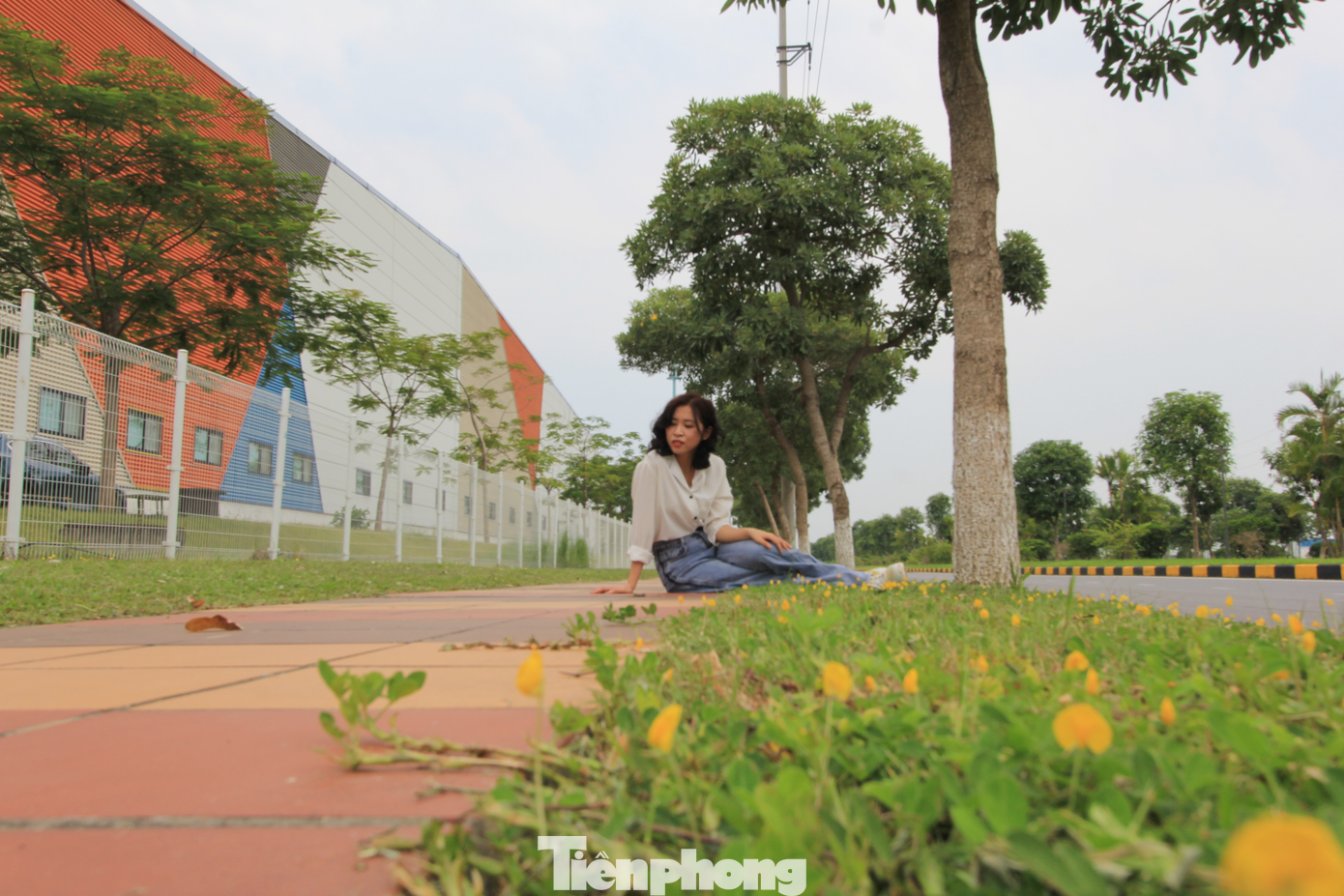 Thậm chí, có nhiều người còn đến những con đường trong KCN Yên Phong để chụp ảnh cưới, hay thực hiện bộ ảnh nghệ thuật vì phong cảnh quá nên thơ.