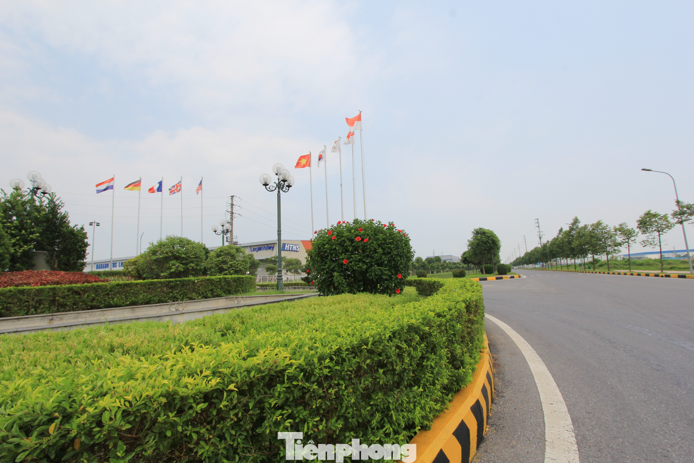 Được biết, KCN Yên Phong đã cơ bản lấp đầy diện tích đất, thu hút tổng vốn đầu tư đạt gần 8 tỷ USD (trong đó có 7,2 tỷ USD vốn FDI, số liệu năm 2021) với nhiều nhà đầu tư lớn đang sản xuất kinh doanh hiệu quả như: Samsung, Orion, Flexcom, Dongsin, Mobase, Dawo Vina, Hansol…