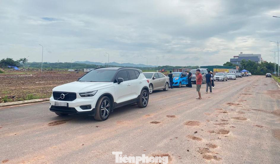 Bộ Tài nguyên và Môi trường đang tham mưu Chính phủ về việc xử phạt nặng với người có hành vi bỏ cọc trong đấu giá đất.