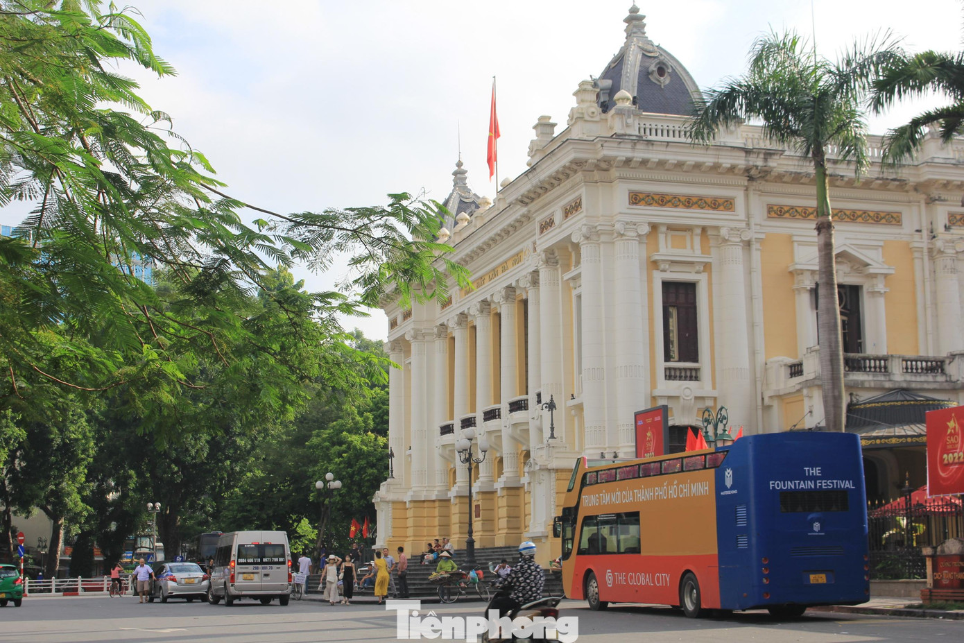 Nhiều người đánh giá, Nhà hát lớn Hà Nội là một công trình kiến trúc có một không hai với những giá trị kiệt xuất về lịch sử, văn hoá, kiến trúc và mỹ thuật, tạo ra những tiền đề cần thiết cho sự mở rộng giao lưu văn hoá, trong công cuộc phát triển kinh tế xã hội hiện nay.