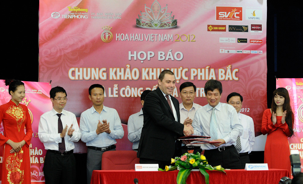 Lễ ký kết giữa BTC cuộc thi với nhà tài trợ bạc - Khách sạn Mercure Đà Nẵng. Ảnh: N.C.K Khách sạn Mercure Đà Nẵng