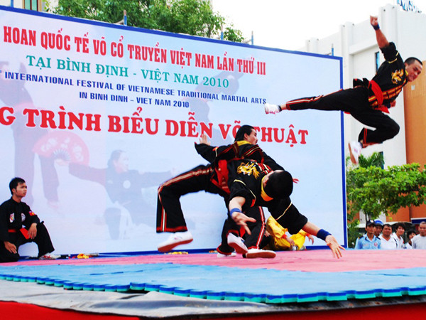 Biểu diễn võ cổ truyền tại Liên hoan lần thứ 3 (2010). Ảnh: Hoa Khá