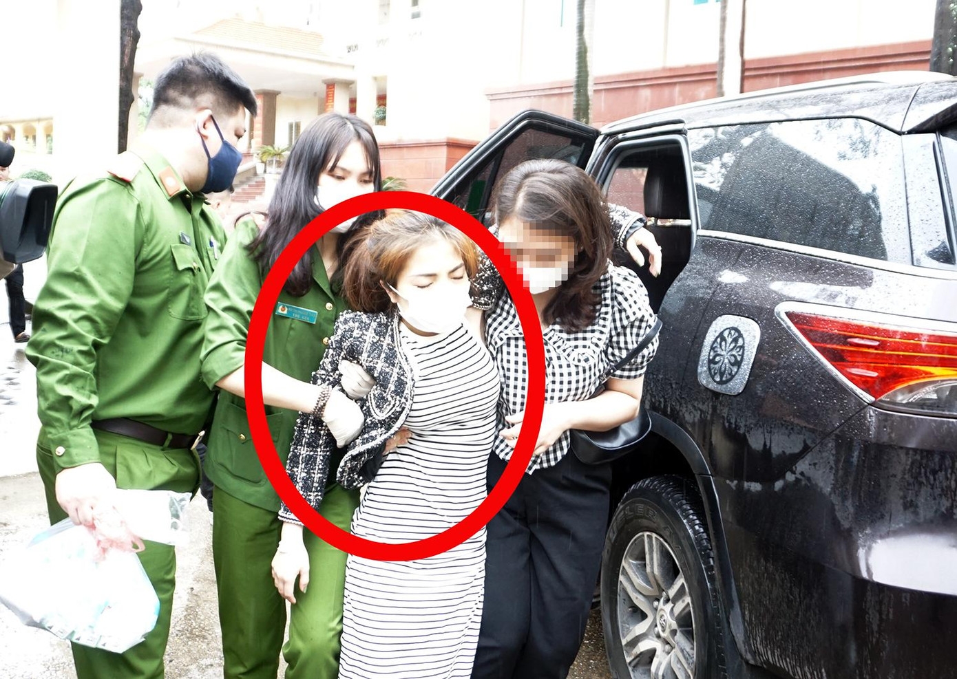 Đối tượng Hải (khoanh đỏ). Đối tượng Hải (khoanh đỏ).