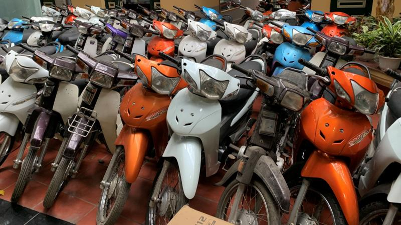 Số lượng lớn xe máy bị thu giữ. Ảnh: H.P Số lượng lớn xe máy bị thu giữ. Ảnh: H.P