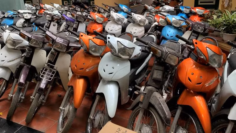 Số lượng lớn xe máy bị thu giữ. Ảnh: H.P