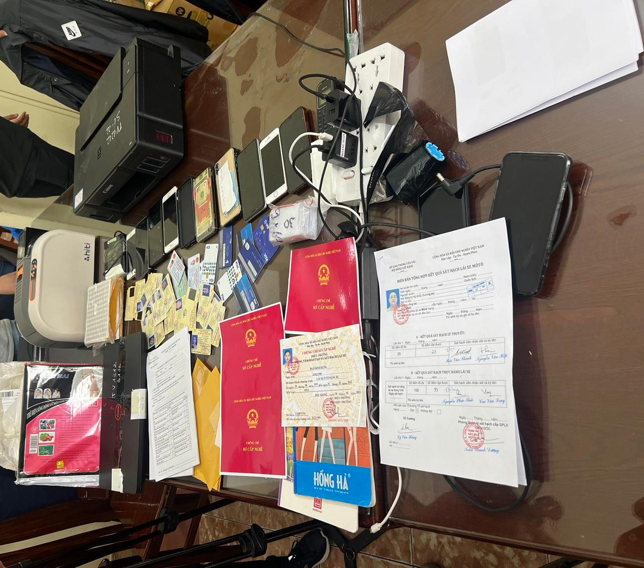 Tang vật thu giữ. Tang vật thu giữ.