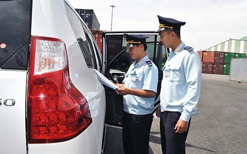 Một trong những quan ngại được Euro Cham đề cập là các thủ tục, giấy tờ hành chính đối với lĩnh vực nhập khẩu ôtô hiện đang quá nhiều và ngày càng tăng. Một trong những quan ngại được Euro Cham đề cập là các thủ tục, giấy tờ hành chính đối với lĩnh vực nhập khẩu ôtô hiện đang quá nhiều và ngày càng tăng