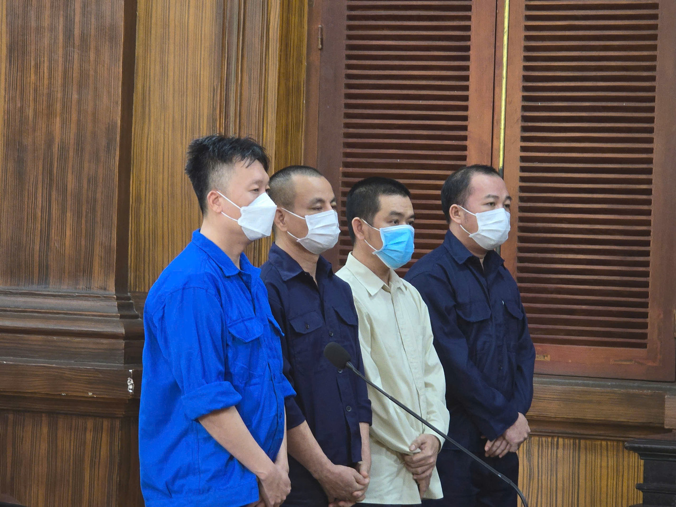 Các bị cáo nghe tòa tuyên án sáng 16/5. Các bị cáo nghe tòa tuyên án sáng 16/5.