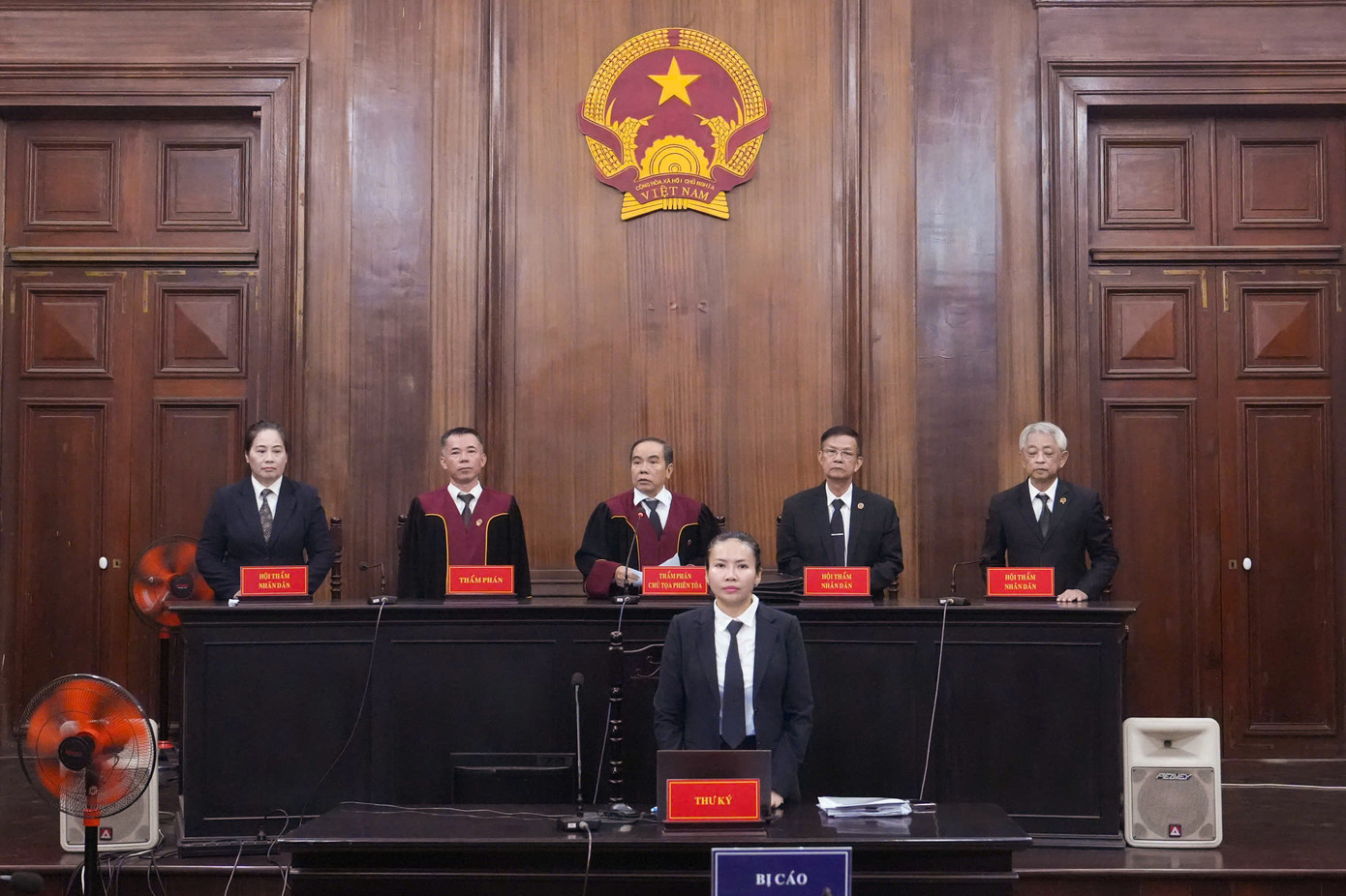 HĐXX phiên tòa sơ thẩm xét xử vụ sai phạm liên quan khu 'đất vàng' 132 Bến Vân Đồn.