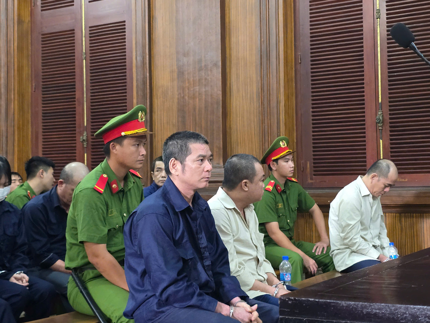 Các bị cáo tại phiên tòa.