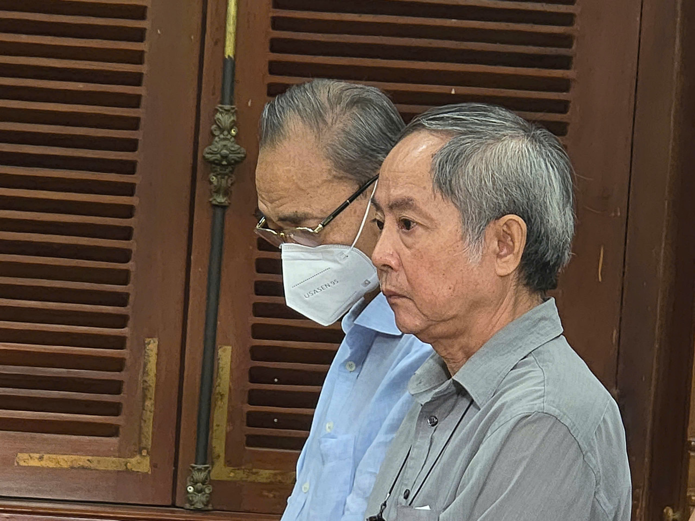 Ông Trương Thanh Phong (trái) tại phiên tòa. Ông Trương Thanh Phong (trái) tại phiên tòa.