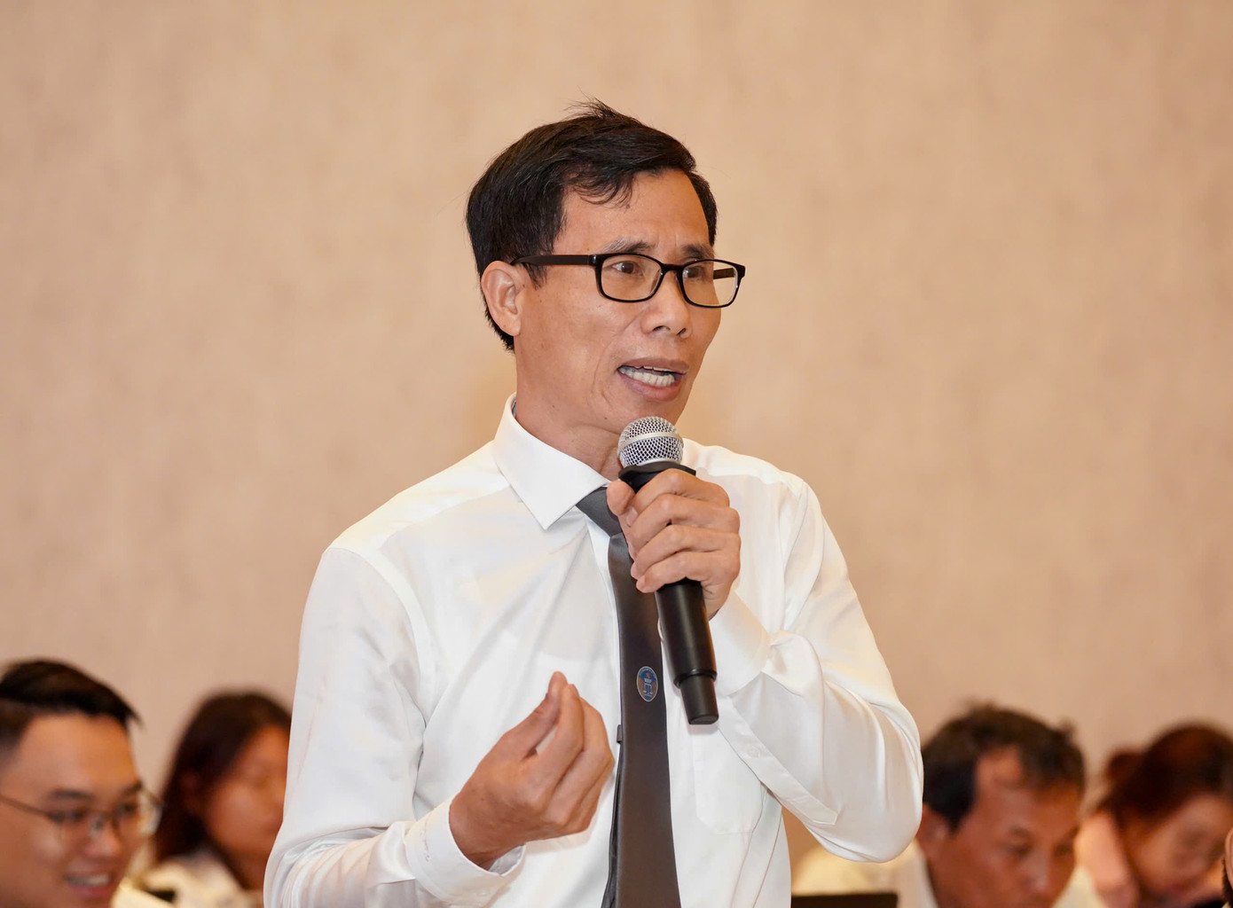 Luật sư Lê Văn Hoan trình bày tham luận tại hội thảo. Ảnh: Thuận Văn Luật sư Lê Văn Hoan trình bày tham luận tại hội thảo. Ảnh: Thuận Văn