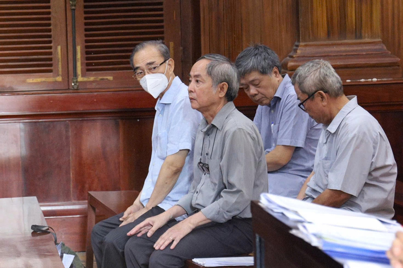 Các bị cáo tại phiên tòa vụ sai phạm liên quan khu 'đất vàng' 132 Bến Vân Đồn