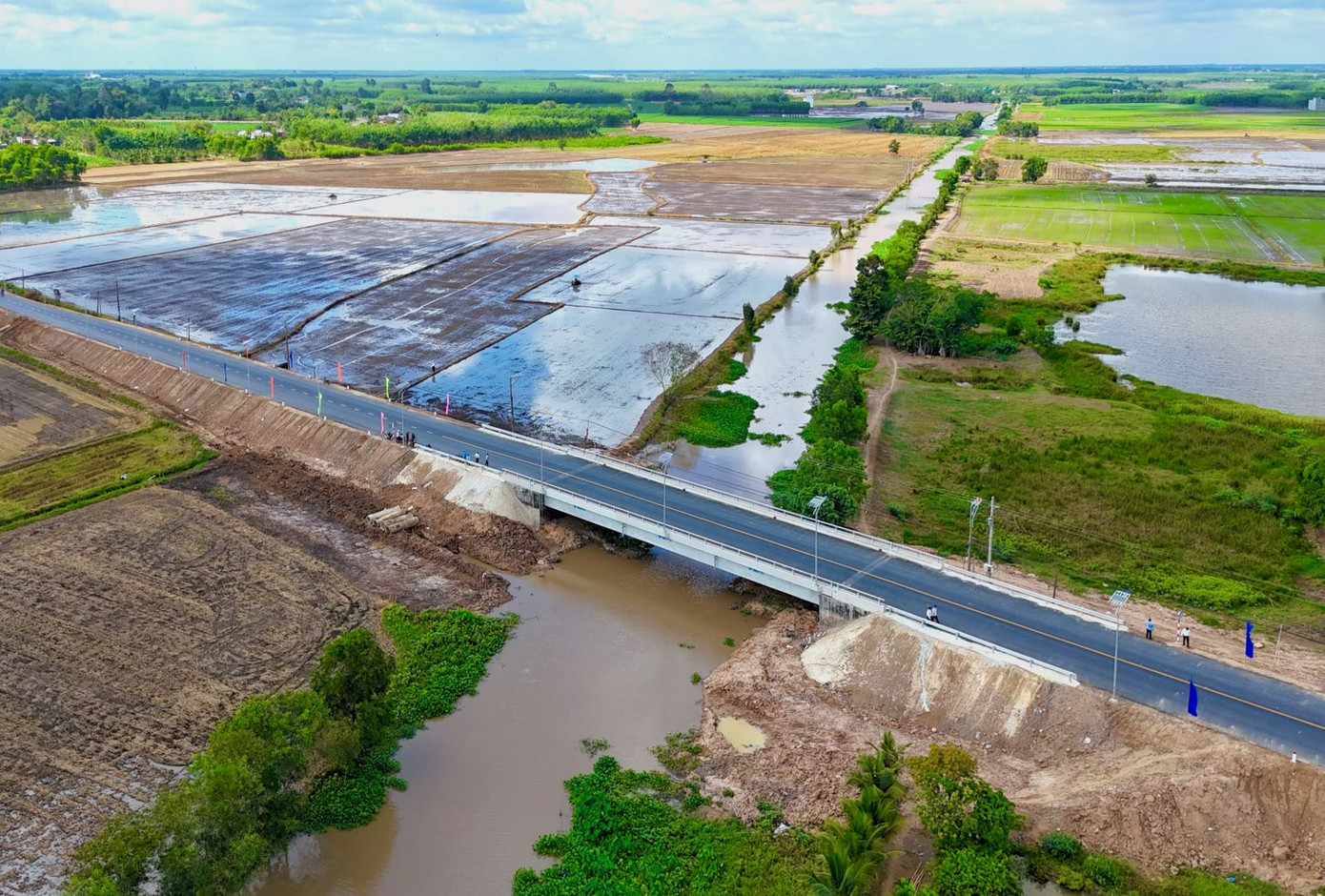 Cầu Hoà Bình thời điểm khánh thành. Ảnh: BTN