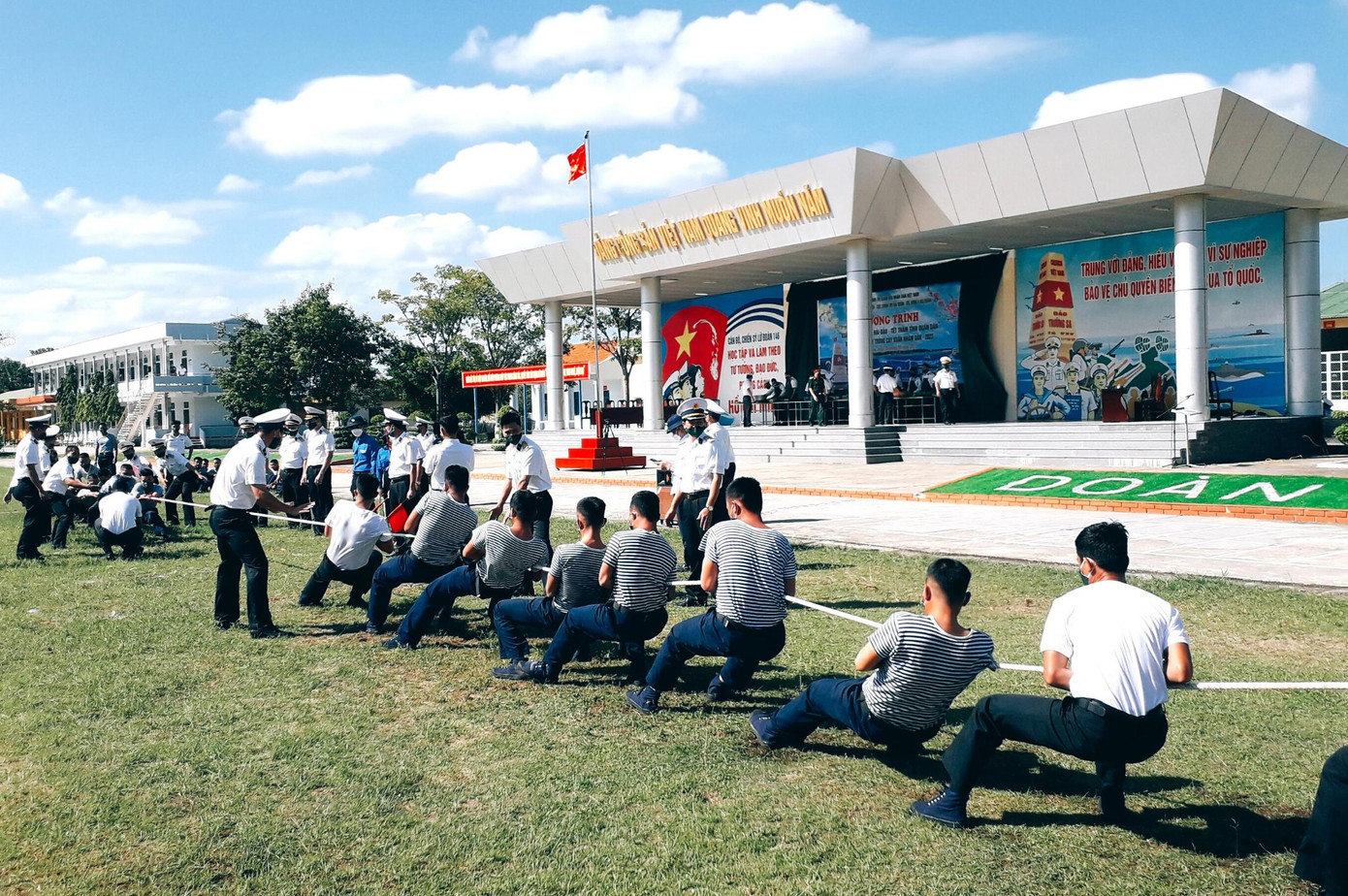 Cán bộ chiến sỹ vùng 4 Hải quân giao lưu thể dục thể thao trong chương trình "Xuân biên cương, hải đảo - Tết thắm tình quân dân" 2022. Cán bộ chiến sỹ vùng 4 Hải quân giao lưu thể dục thể thao trong chương trình "Xuân biên cương, hải đảo - Tết thắm tình quân dân" 2022.