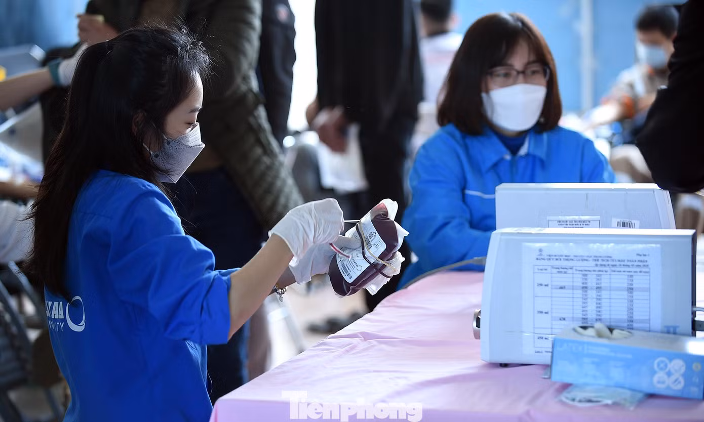 Chương trình hiến máu Chủ nhật Đỏ lần thứ XIV năm 2022 diễn ra tại Hòa Bình ngày 22/1 đã tiếp nhận 817 đơn vị máu. Chương trình hiến máu Chủ nhật Đỏ lần thứ XIV năm 2022 diễn ra tại Hòa Bình ngày 22/1 đã tiếp nhận 817 đơn vị máu.