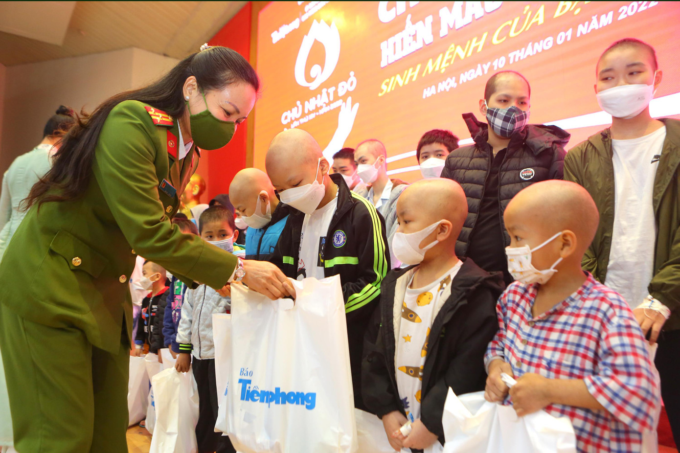 50 suất quà đã được dành tặng các bệnh nhân có hoàn cảnh khó khăn. 50 suất quà đã được dành tặng các bệnh nhân có hoàn cảnh khó khăn.