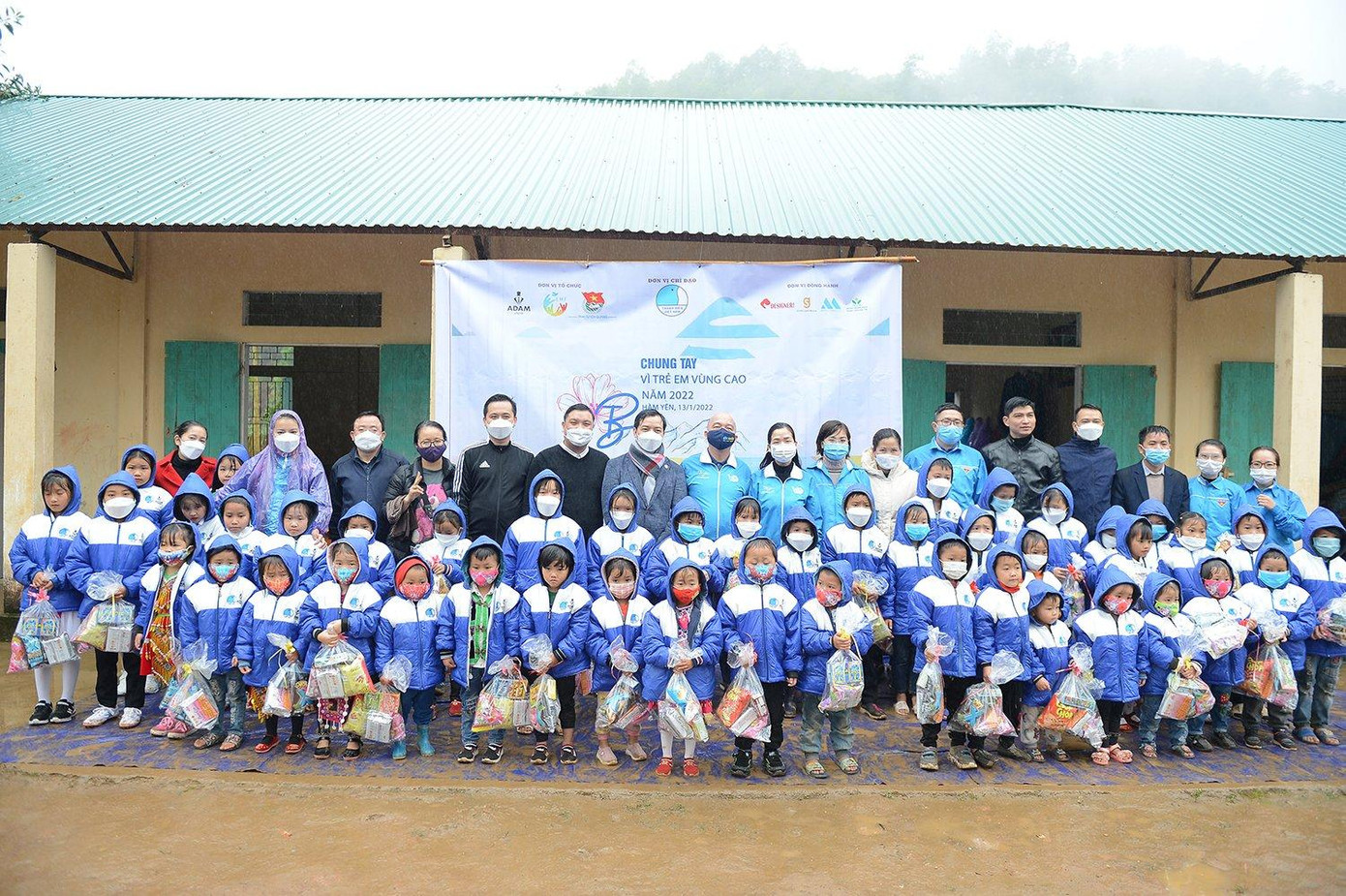 Đoàn công tác Hành trình tặng quà tại Tuyên Quang. Ảnh: BTC