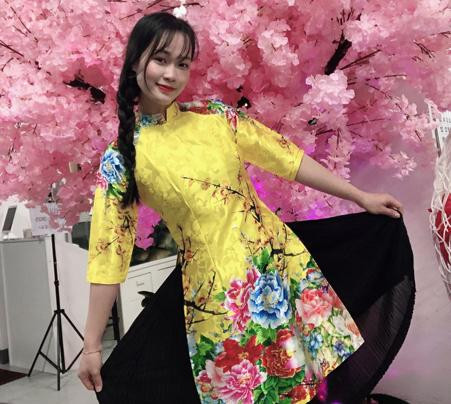 Dương Lan trong bộ áo dài cách tân ngày Tết Dương Lan trong bộ áo dài cách tân ngày Tết