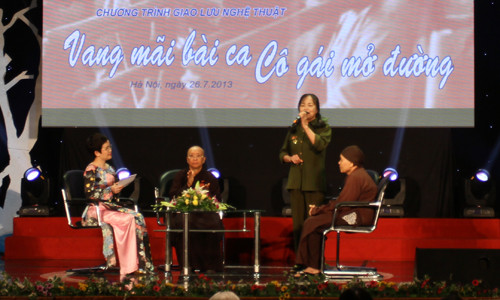 Cựu TNXP Lương Thị Cư hát lại đoạn 