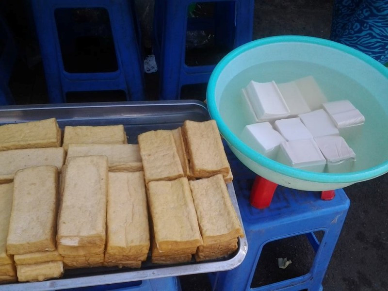 Thạch cao là chất có tác dụng làm rắn nhanh, dễ keo đặc nên thường được dùng trong sản xuất đậu phụ. Ảnh: L.P