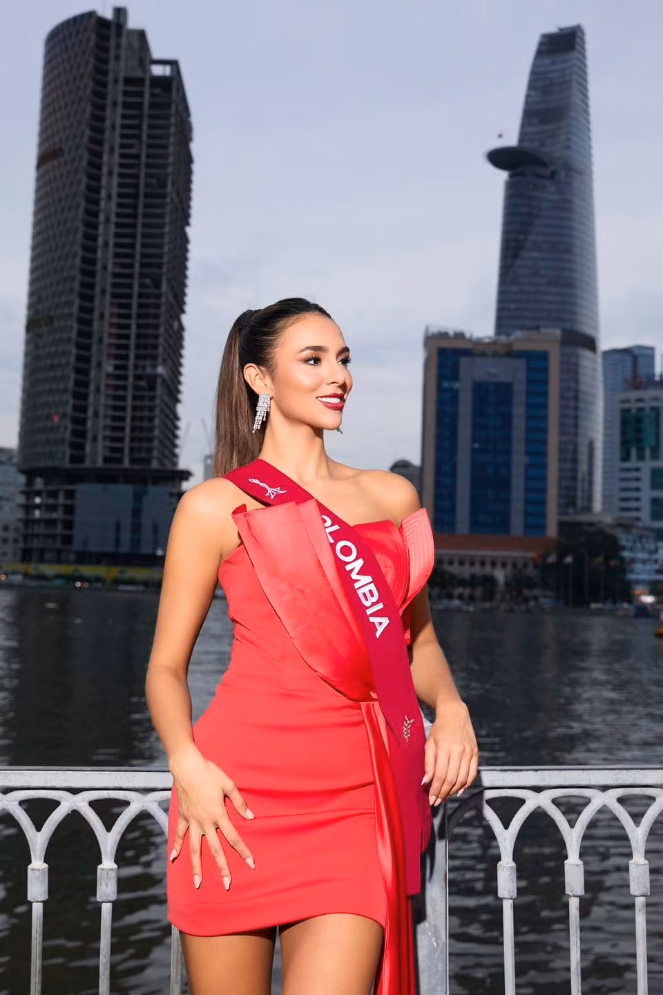 Sau mùa giải đầu tiên gây tiếng vang, các fan sắc đẹp kỳ vọng Miss Charm 2024 thu hút được nhiều thí sinh hơn. Tuy nhiên, việc cuộc thi có ít thí sinh khiến nhiều người thất vọng. Đương kim hoa hậu là người đẹp Brazil - Luma Russo. Sau mùa giải đầu tiên gây tiếng vang, các fan sắc đẹp kỳ vọng Miss Charm 2024 thu hút được nhiều thí sinh hơn. Tuy nhiên, việc cuộc thi có ít thí sinh khiến nhiều người thất vọng. Đương kim hoa hậu là người đẹp Brazil - Luma Russo.